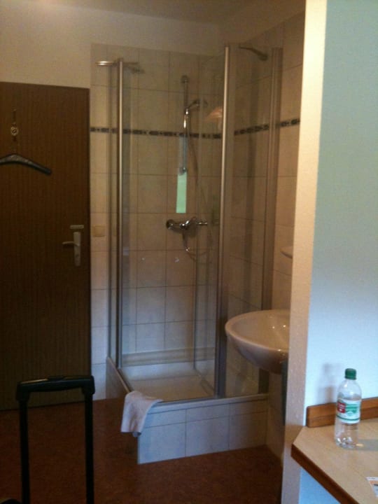 Dusche im Einzelzimmer Gästehaus Elvira