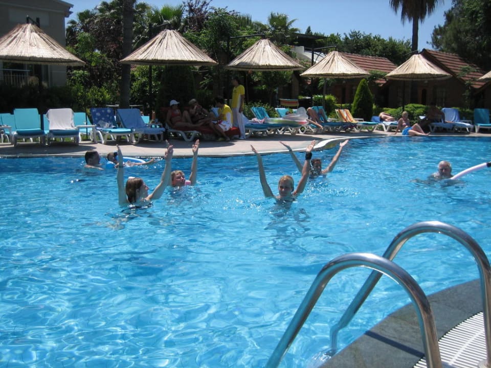 Wassergymnastik am Morgen Can Garden Beach