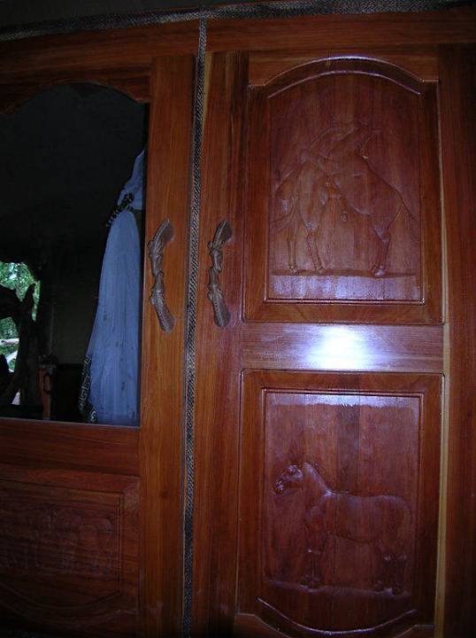 Schrankraum schön verziert Royal Mara Safari Lodge