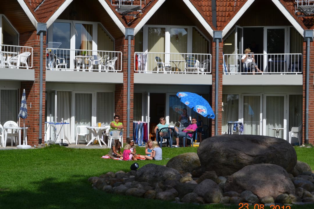Blick vom Spielplatz auf die Appartments Apartmentanlage Godewind