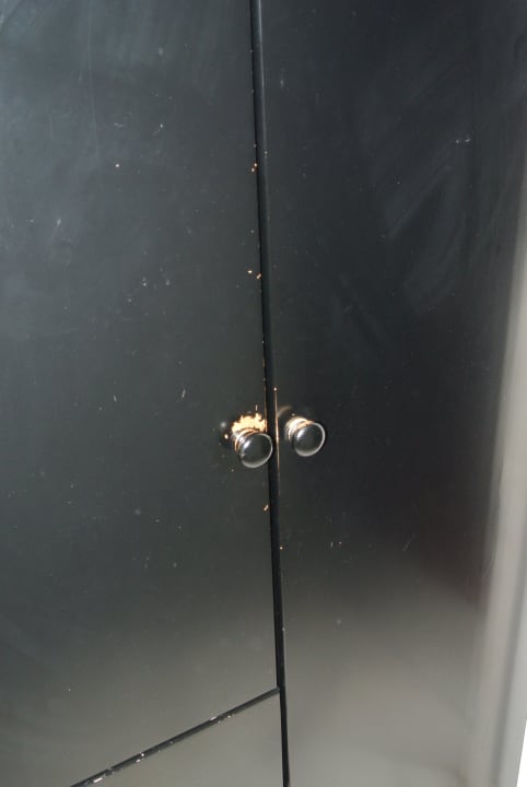 Abgewohnter Schrank Hotel Sächsischer Hof