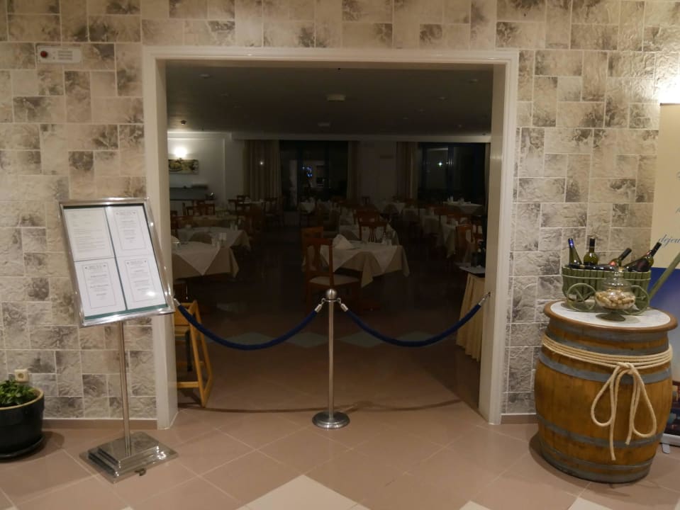 Eingang zum Restaurant Hotel Hara Ilios Village