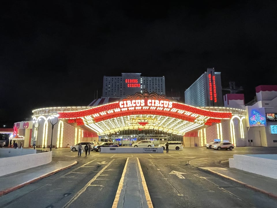 Außenansicht Hotel Circus Circus