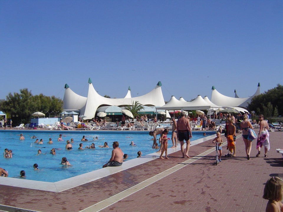 Einer der vielen Pools Isamar Holiday Village
