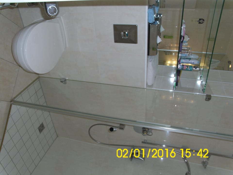 Bad mit Dusche und Hänge-WC Victor's Residenz-Hotel Berlin Mitte