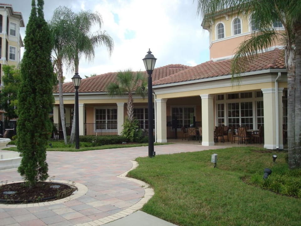 Blick zum Frühstücksbereich draußen WorldQuest Orlando Resort