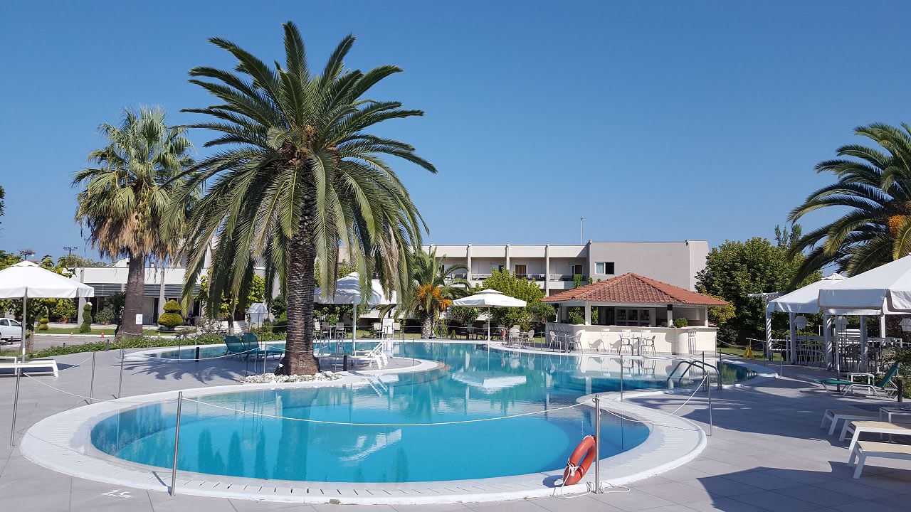 Pool Hotel Aethria