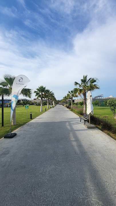 Strand Jacaranda Luxury Resort