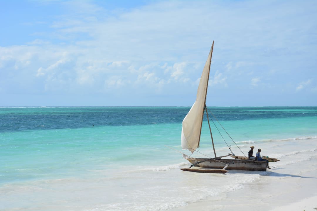 Dhau am Strand Neptune Pwani Beach Resort & Spa