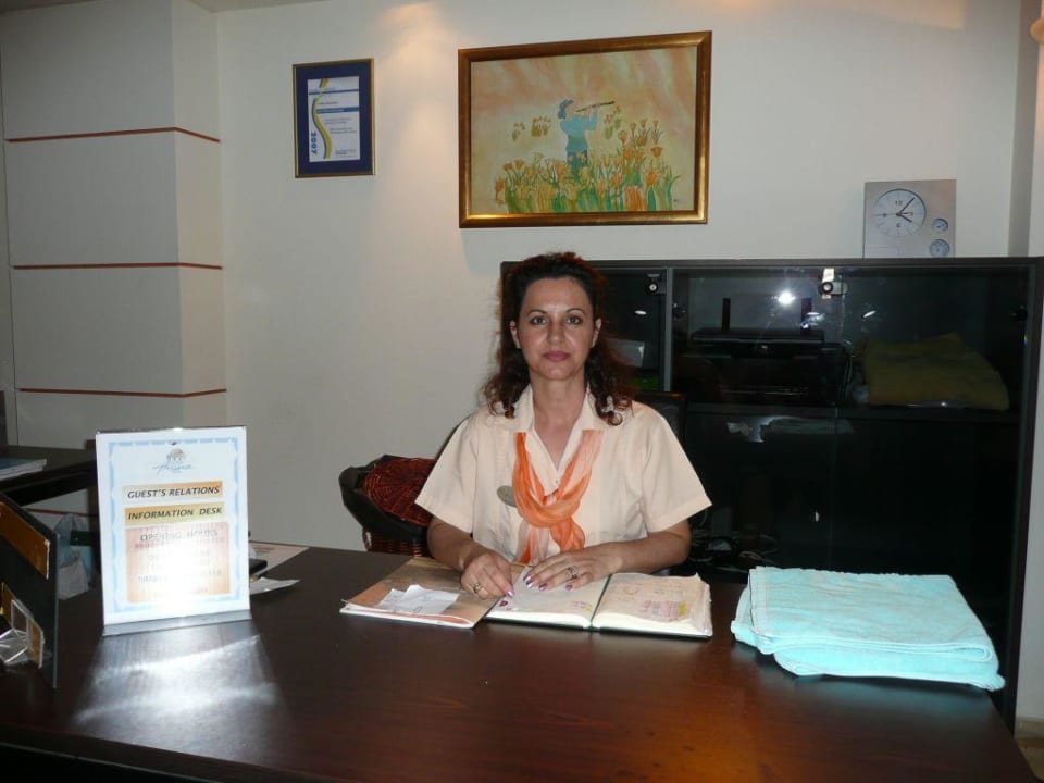 Eleni vom Info-Corner Hotel Kalithea Horizon Royal