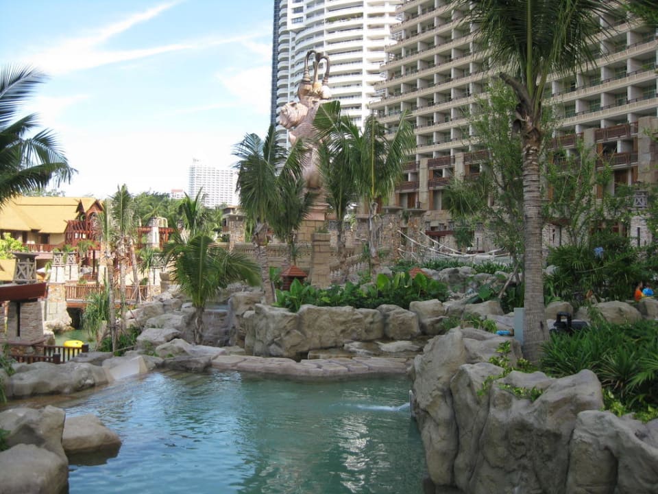 Территория Centara Grand Mirage Beach Resort Pattaya