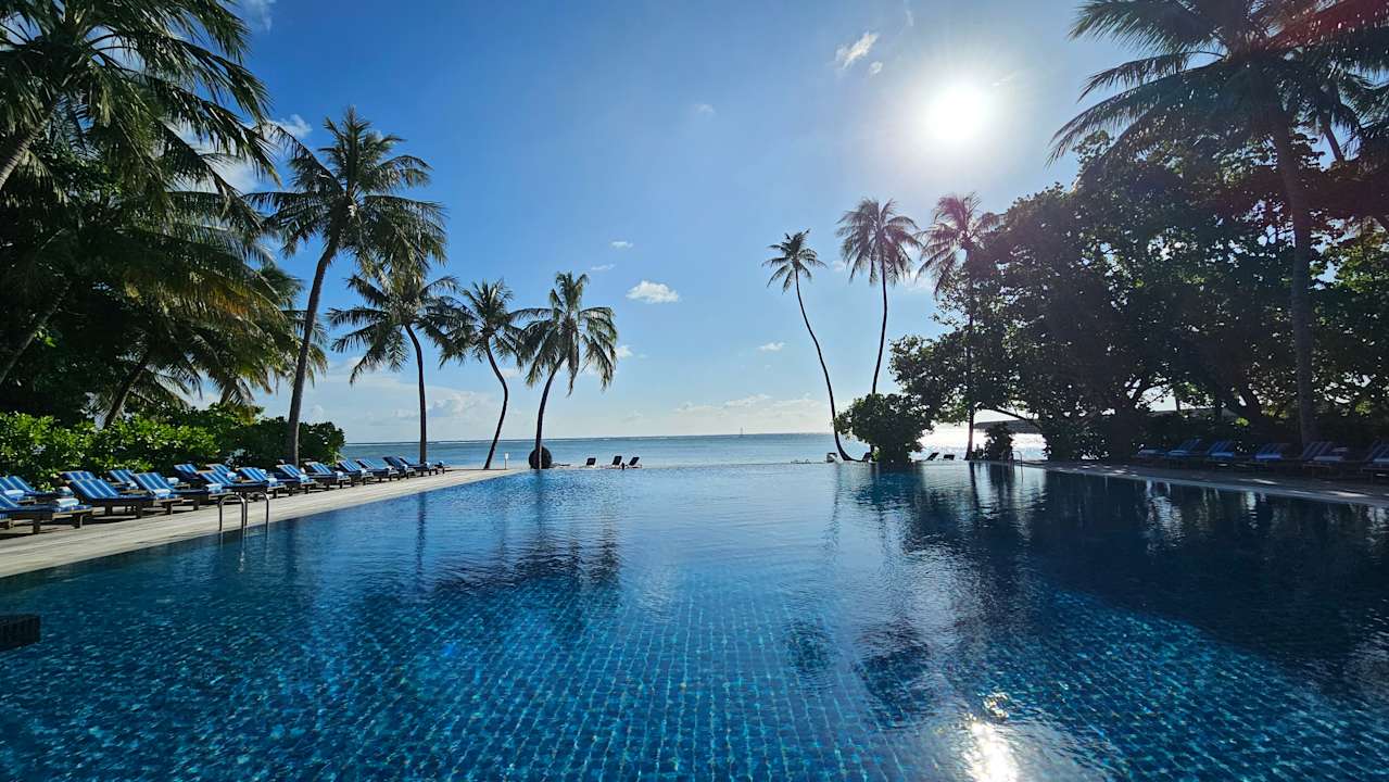 Pool Meeru Maldives Resort Island