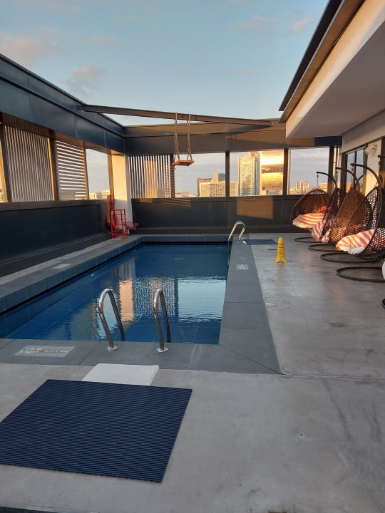 Pool Hampton by Hilton Dubai Al Seef