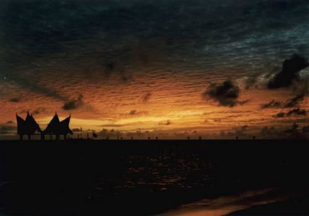 Sonnenuntergang Machchafushi Island Resort & Spa Maldives, The Centara Collection