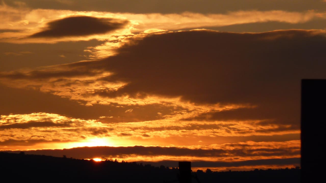 Sonnenuntergang Aeolis Apartments & Studios