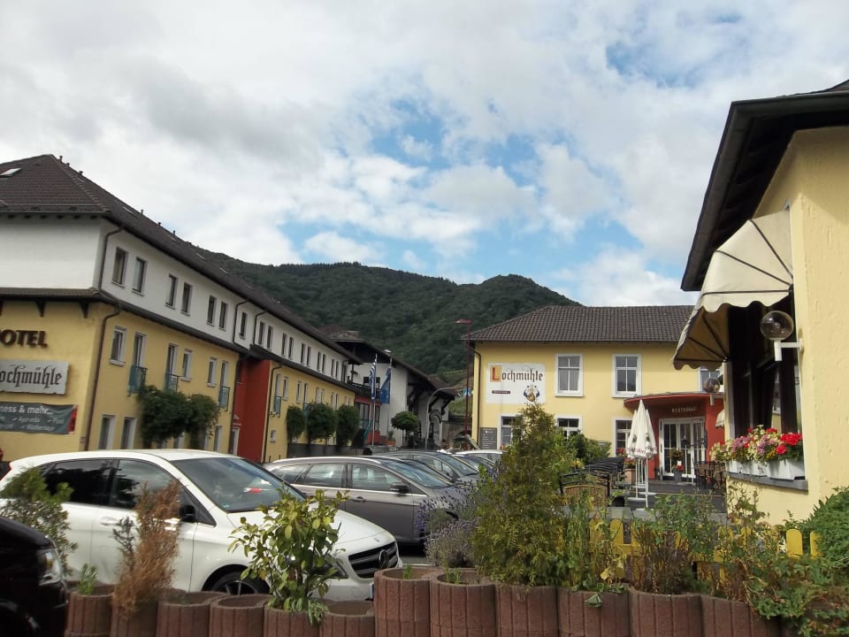 Haupthaus von außen Hotel Lochmühle