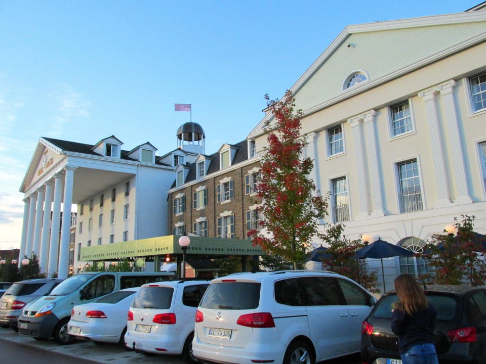 Ansicht vom Parkplatz aus Hotel Bell Rock Europa-Park