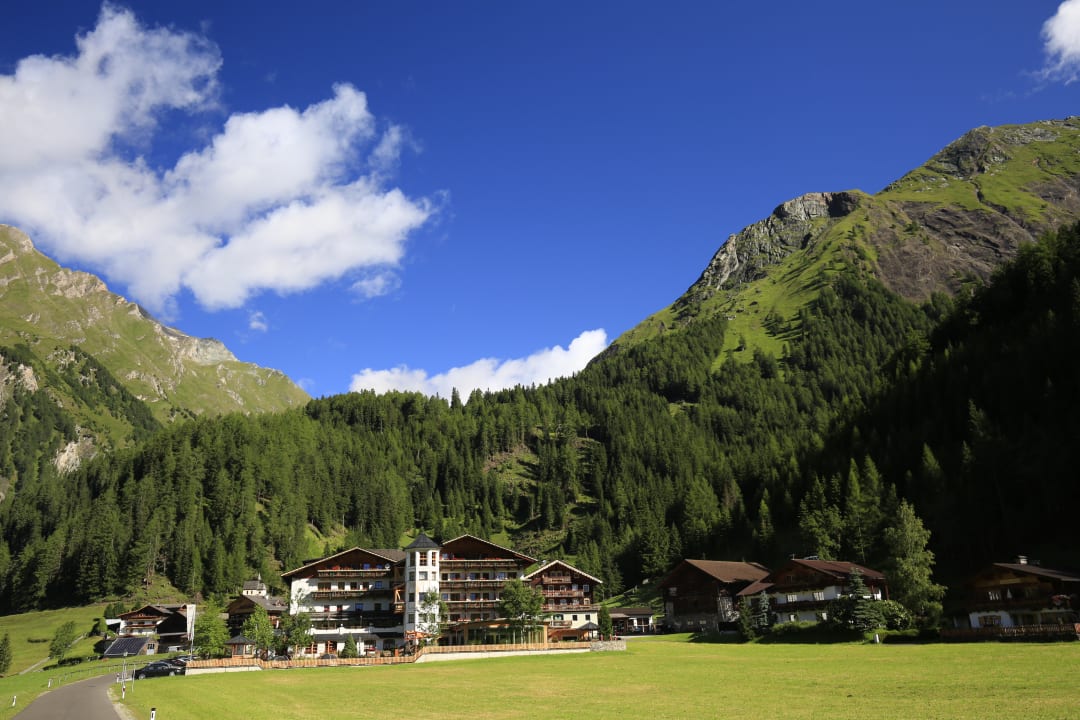 Außenansicht Wanderhotel Taurerwirt
