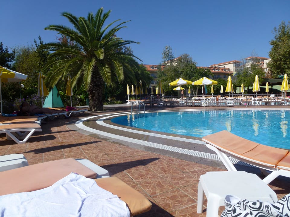 Zweiter großer Pool VONRESORT Golden Beach