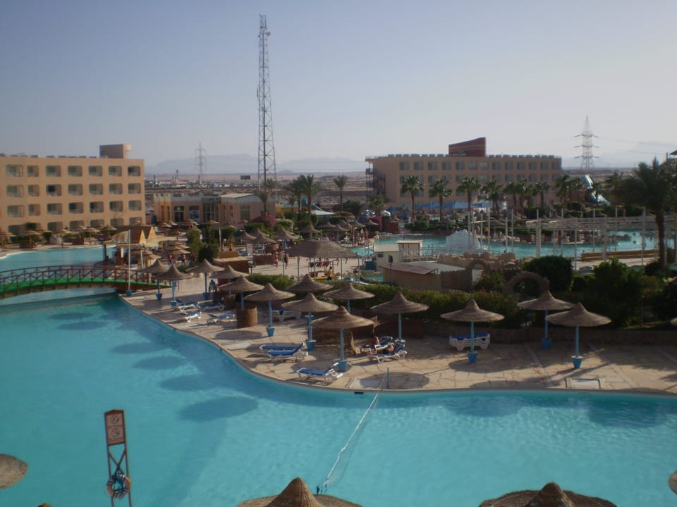 Poolbereich  Titanic Resort & Aqua Park