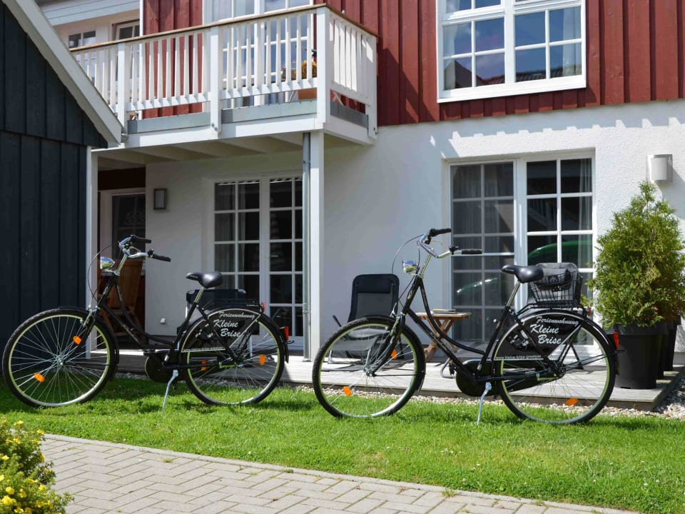 Neue Fahrräder gehören zu "Kleinen Brise" Ferienwohnung Kleine Brise