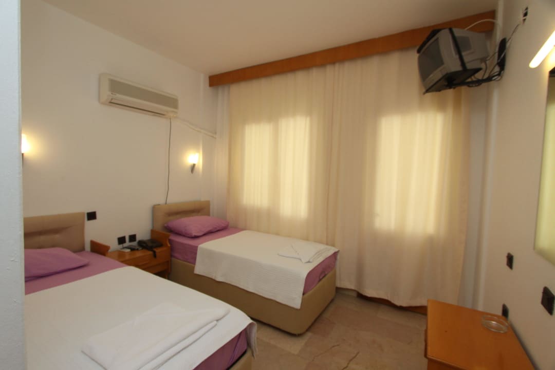 Two single beds Eren Hotel Cesme