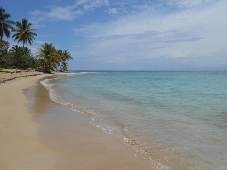 Strand links Bahia Principe Grand El Portillo