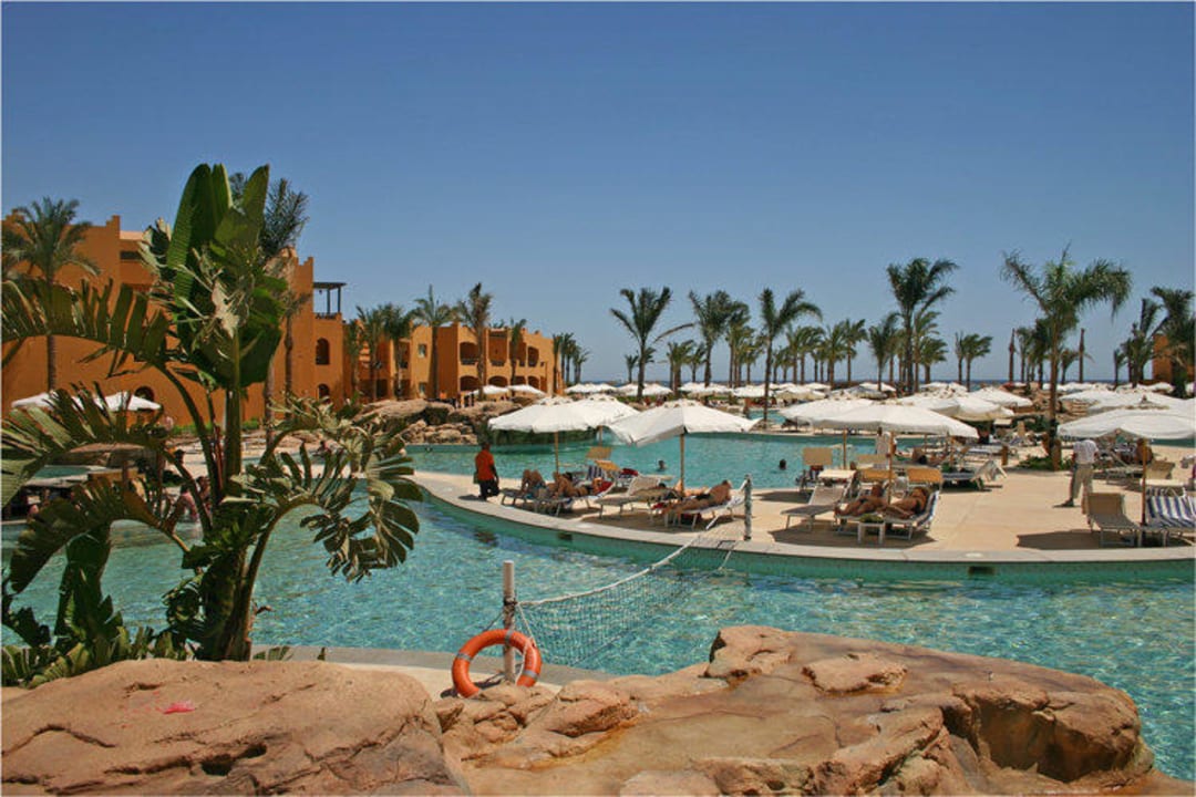 Poolanlage mit Wasservolleyball Stella Beach Resort & Spa Makadi Bay