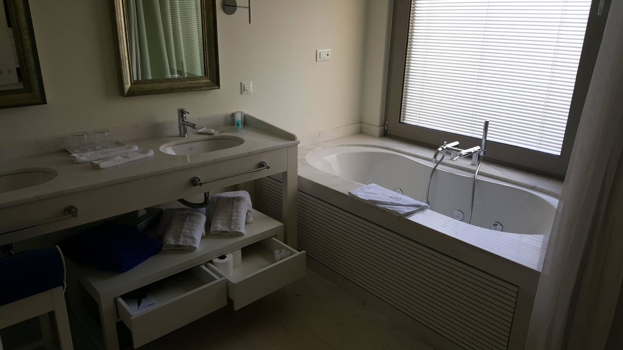 Badewanne Suite (Yakuzi) Knossos Beach Bungalows Suites Resort & Spa