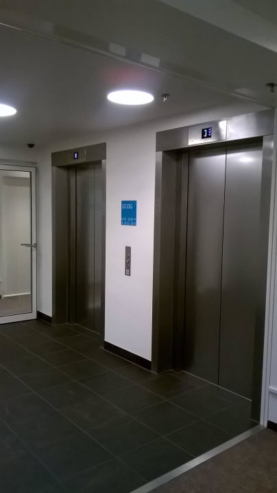 Korytarz Motel One Wien Hauptbahnhof