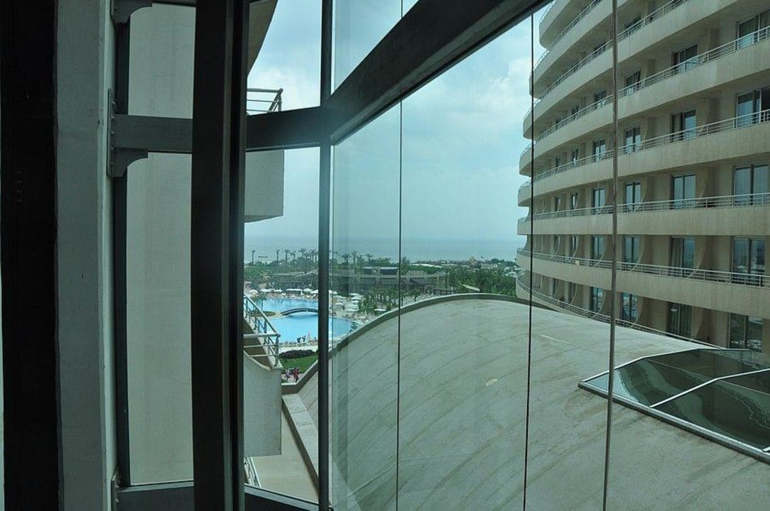 Widok z windy Hotel Miracle Resort