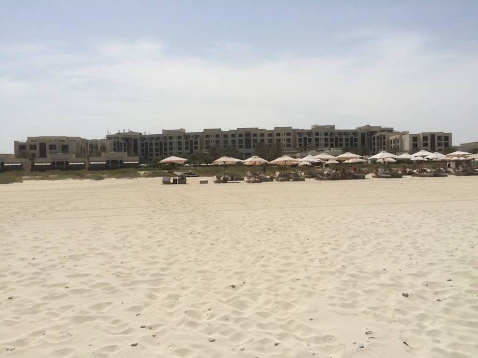 Hotelanlage vom Strand aus Park Hyatt Abu Dhabi Hotel and Villas