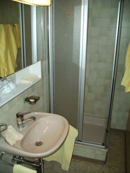 Badezimmer Hotel Blümlisalp