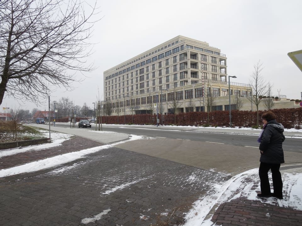 Blick von der Straßenseite ATLANTIC Hotel Wilhelmshaven