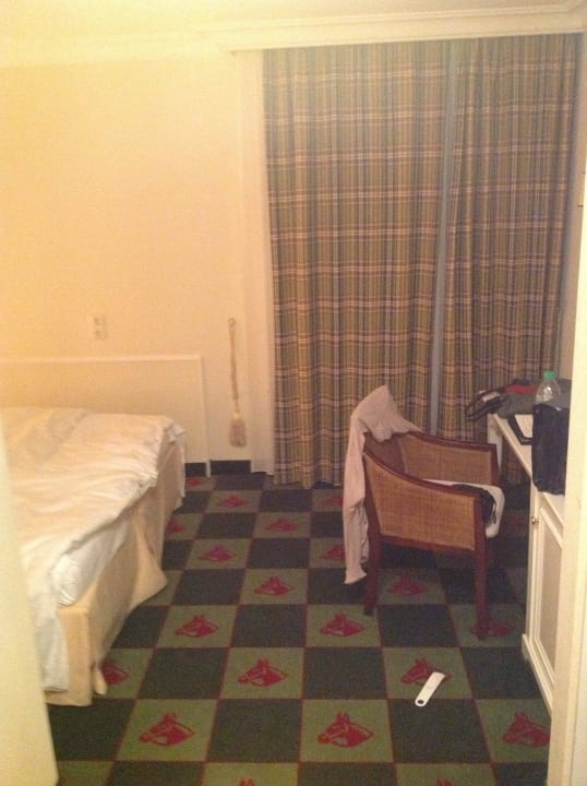 Das Zimmer eines 5-Sterne Hotels - kein Scherz! Althoff Hotel Fürstenhof