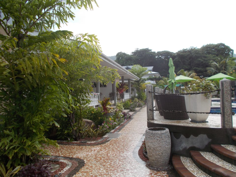 Gartenanlage Guesthouse Cabanes des Anges