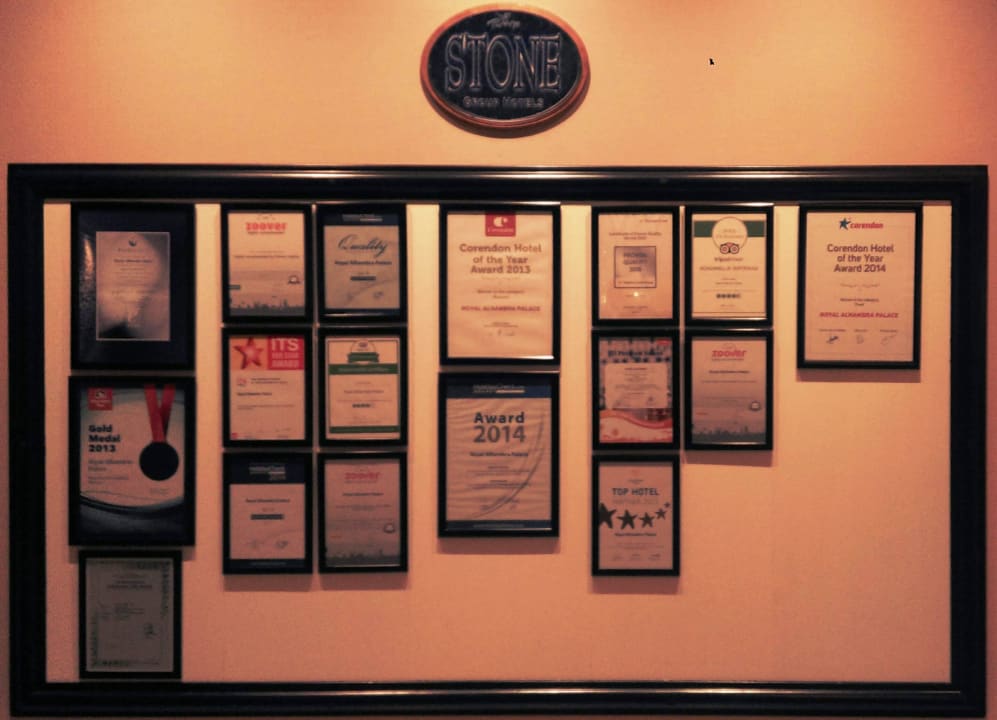 Auszeichnungen im lobby  Royal Alhambra Palace