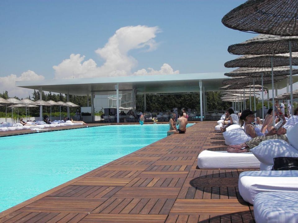 Pool im Hintergrund Pool Bar & Restaurant Hotel SU & Aqualand