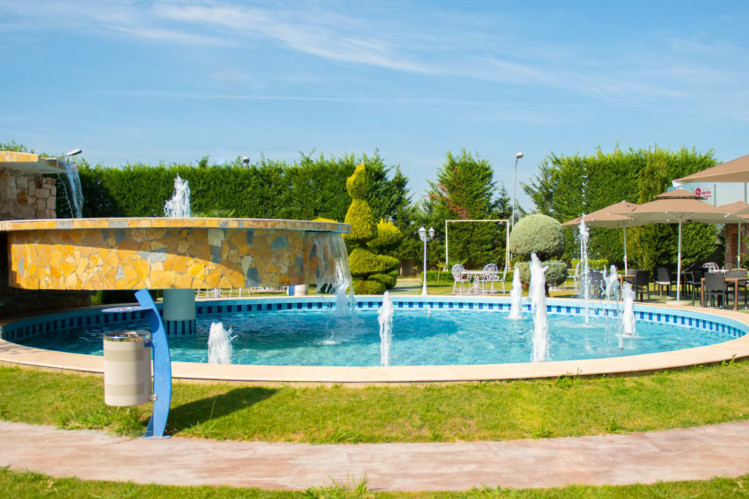 Gartenanlage Hotel Airport Tirana