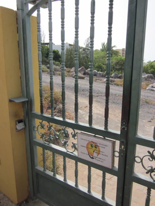 Hoteltor zum Strand AluaVillage Fuerteventura