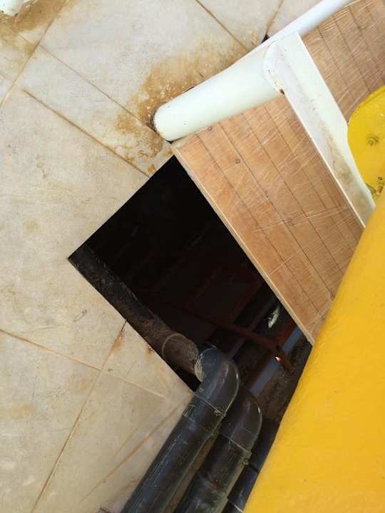 Unter den Rutschen lauert die Gefahr Maya World Park Hotel