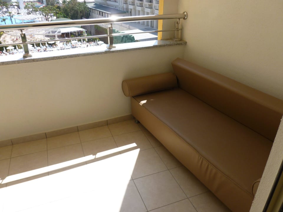 Divan sur la terrasse côté droit Hotel Delphin Imperial