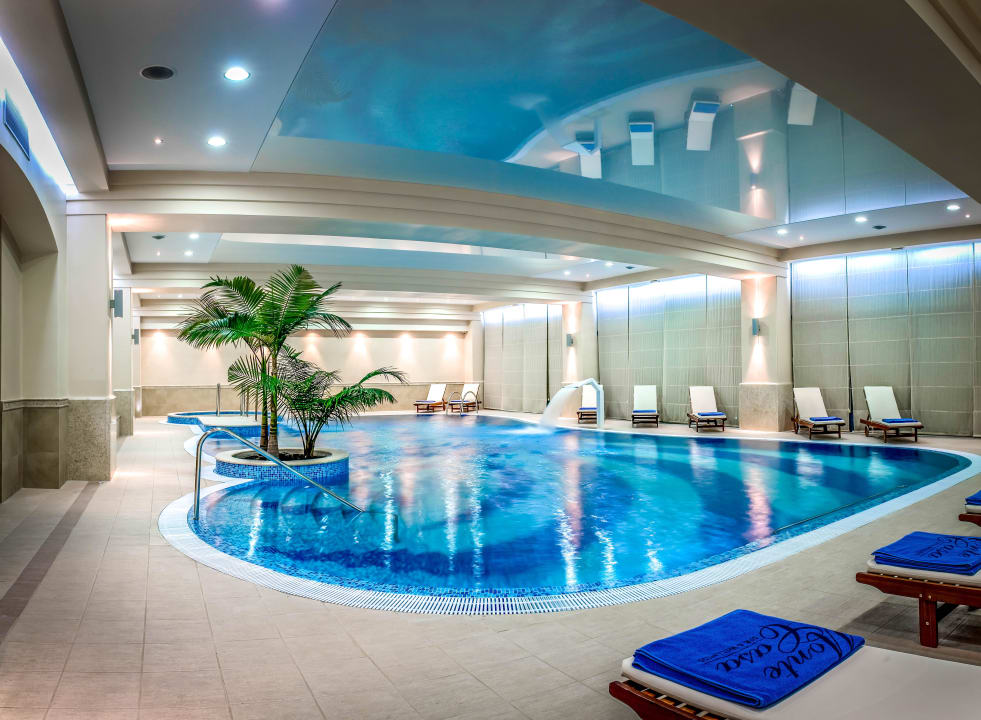 Крытый бассейн Monte Casa Spa & Wellness Hotel
