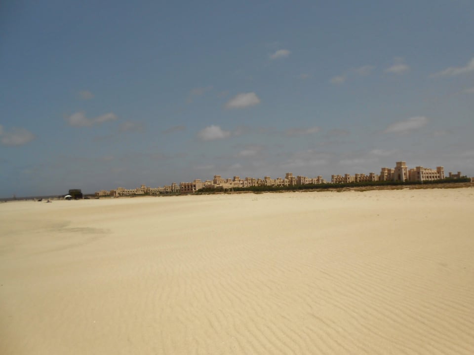 So breit ist der Strand bis zu den Hotelgebäuden Hotel Riu Touareg