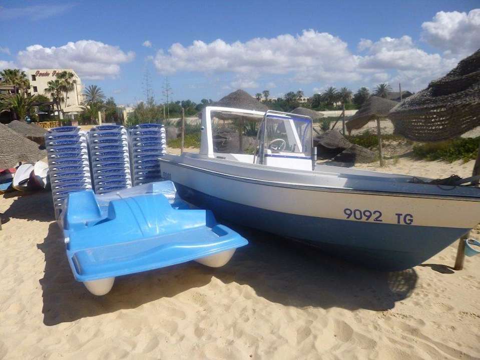 Neue Liegen und Tretboot Hotel Paradis Palace