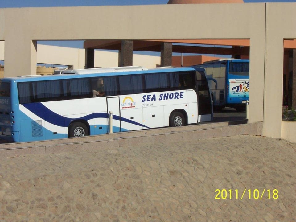 Busse mit Abgase Titanic Beach Spa & Aqua Park