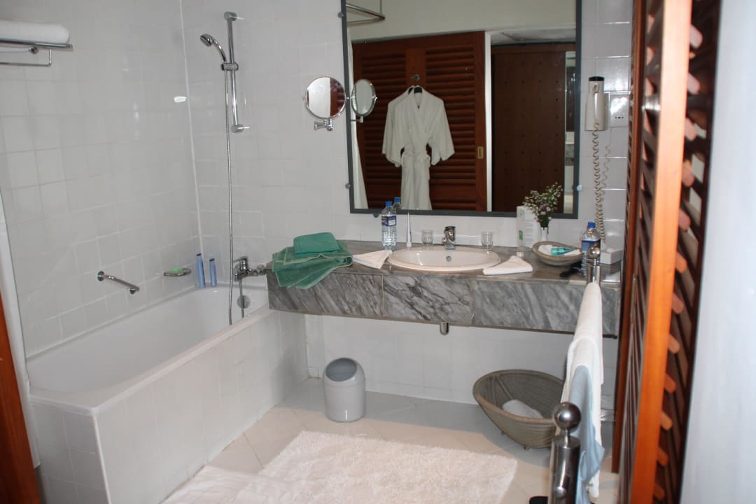 Badezimmer im Komfortzimmer Hotel Lanka Princess Ayurveda