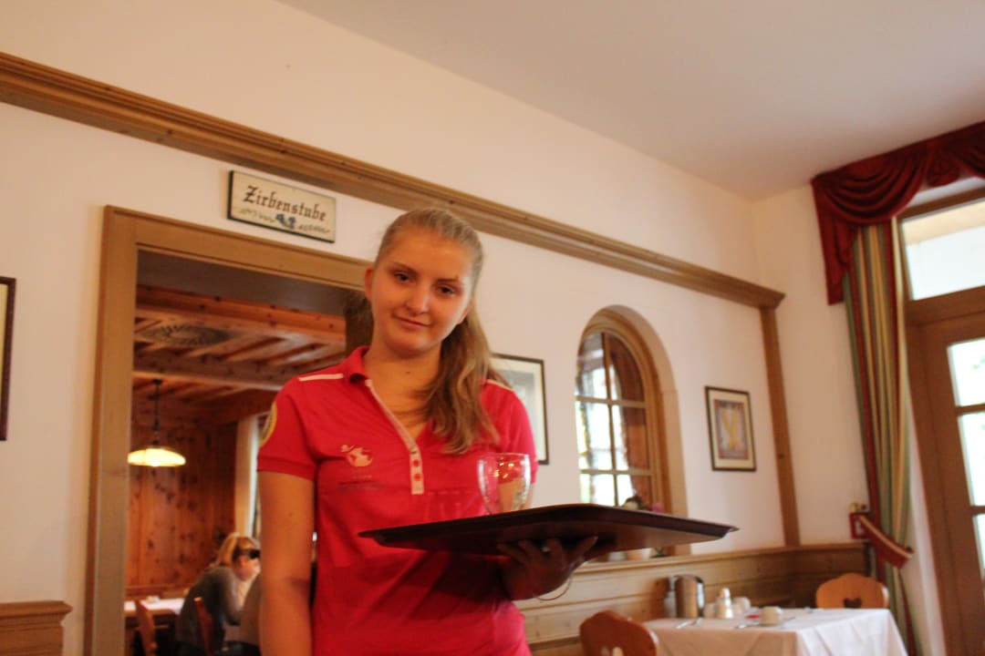 Sehr nette Service Kraft mit Lächeln! Lisi Family Hotel Reith bei Kitzbühel