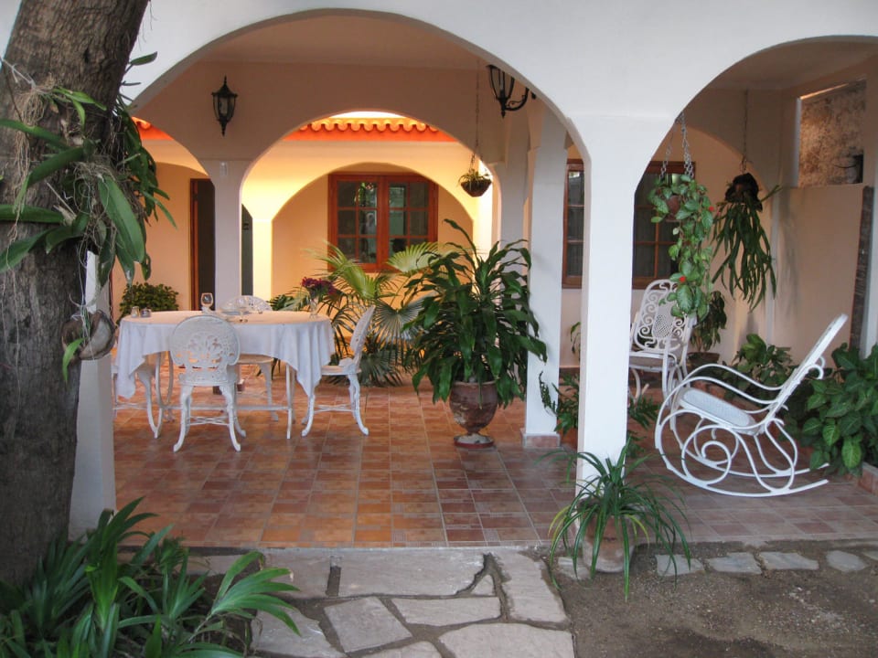 Patio Hostal Puerto De Casilda