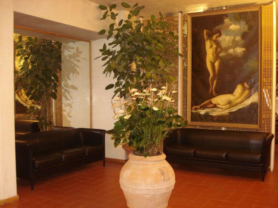 Hall Villa Neroli